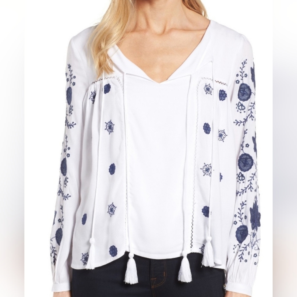 Kut from the Kloth Embroidered sleeve Blouse with split neck with tassels - S